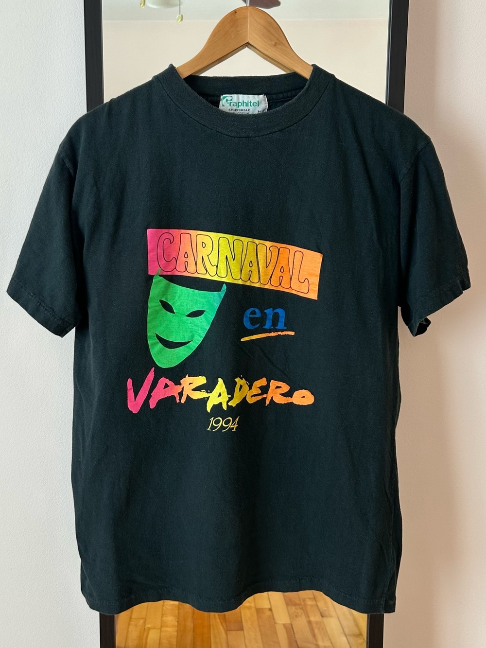 Vintage 1994 Varadero Carnival 🇨🇺 neon tourist souvenir tee shirt Graphitel